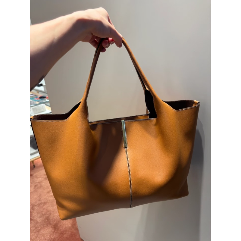 Leather Work Leather - Tote Bag Vertical Bar Metal Hardware