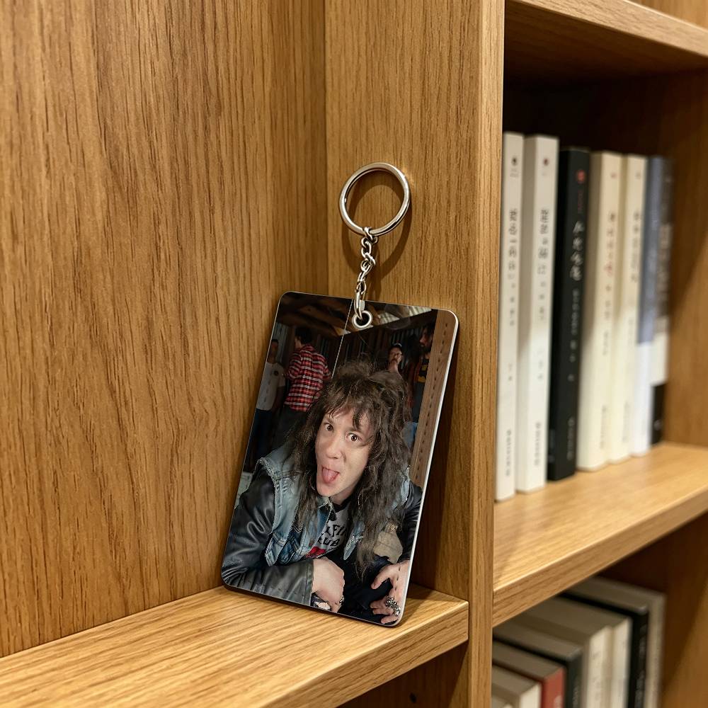 actor J-Joseph Quinn Cat Badge - огляд і ціна Leather Work Leather